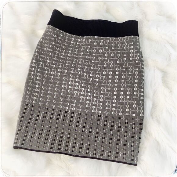 Parker skirt, sample, size small - Picture 1 of 5